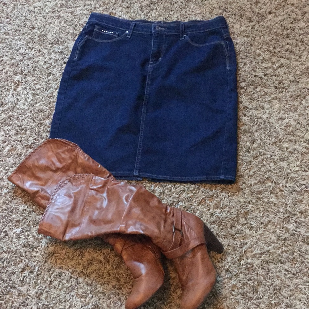 Levi’s Jean Skirt with slit in back